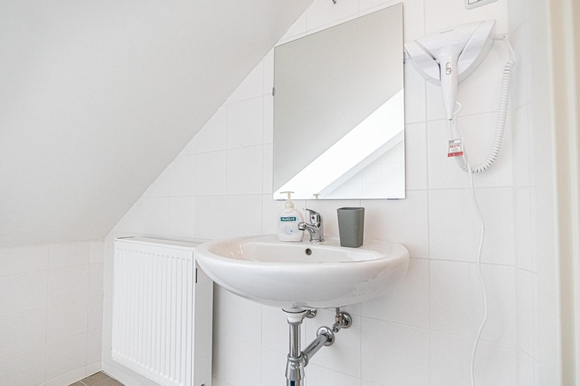 Airy Attic Apt.: Stylish Studio At Penzing Area Wien Exteriör bild